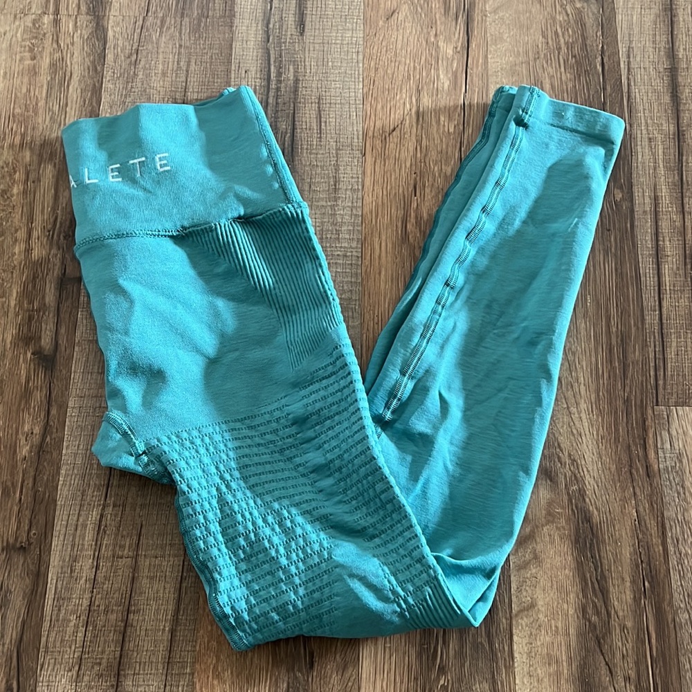 Alphalete halo leggings capri blue sz small